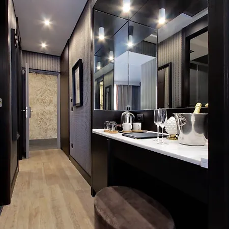 Konukevi Helmirage Piazza Di Spagna